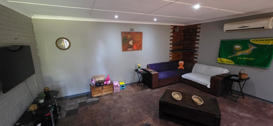 5 Bedroom Property for Sale in Songloed North West